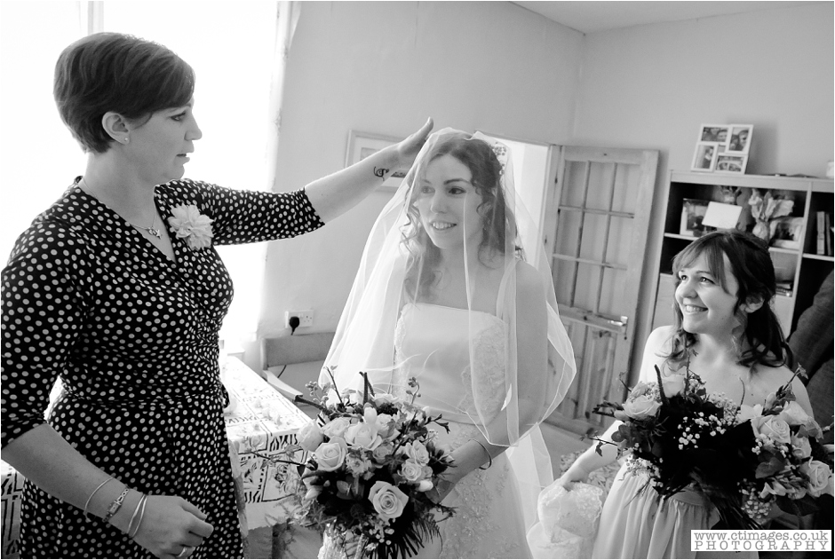 manchester-wedding-photographer-homemade-whimsical-country-photos-rustic-vintage-photography_0010.jpg