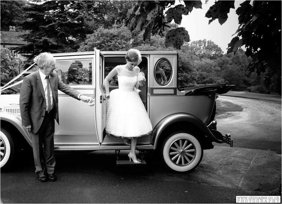 rivington-hall-barn-wedding-photographer-lancashire-weddings-female-photography-creative-photographers_0014.jpg