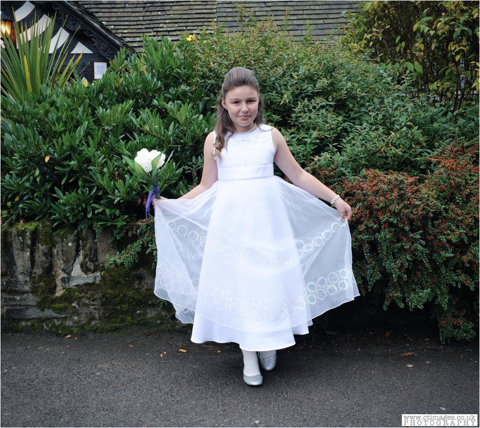 rivington-hall-barn-wedding-photographer-lancashire-weddings-female-photography-creative-photographers_0015.jpg