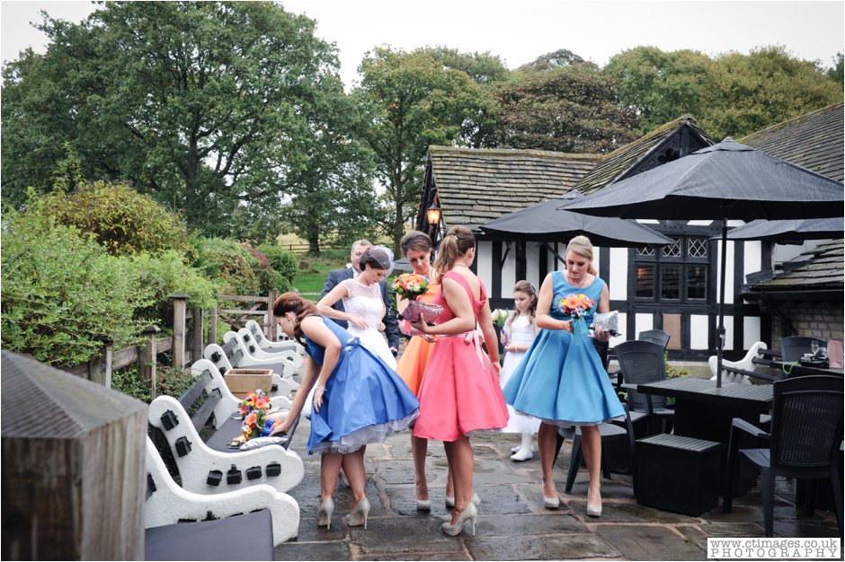 rivington-hall-barn-wedding-photographer-lancashire-weddings-female-photography-creative-photographers_0016.jpg