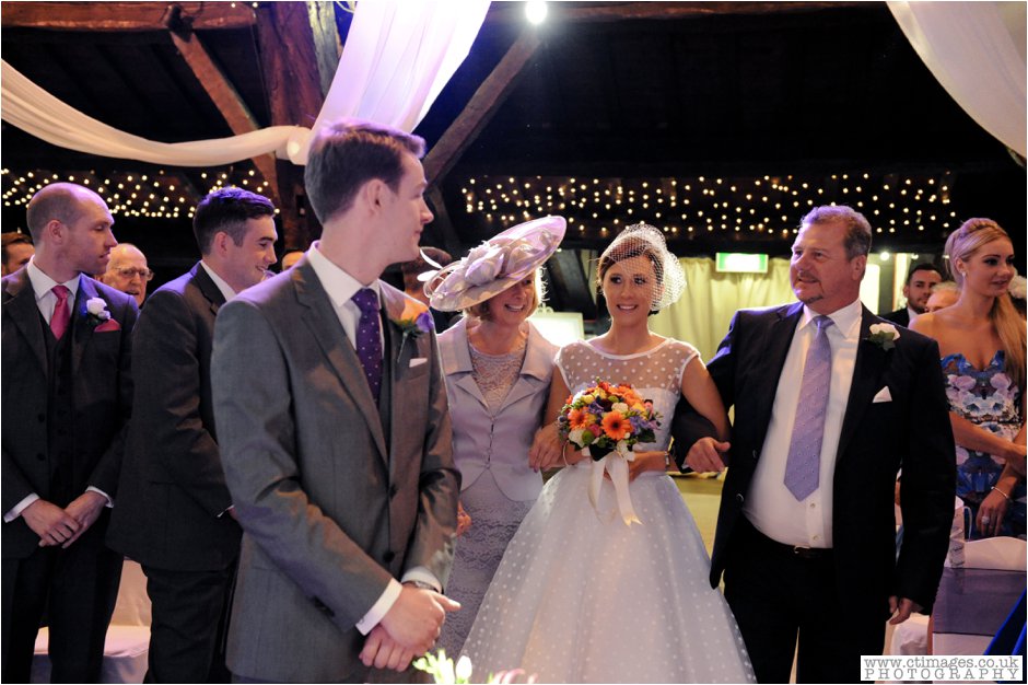 rivington-hall-barn-wedding-photographer-lancashire-weddings-female-photography-creative-photographers_0018.jpg
