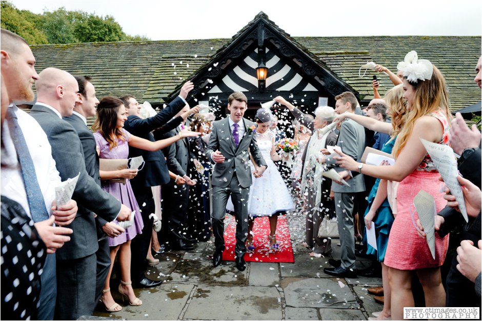 rivington-hall-barn-wedding-photographer-lancashire-weddings-female-photography-creative-photographers_0022.jpg