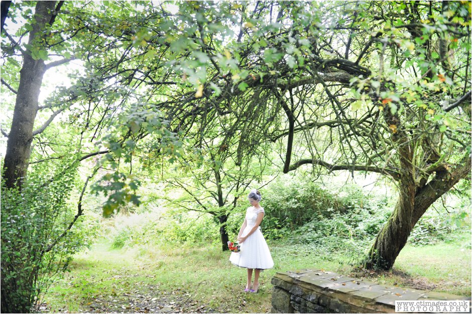 rivington-hall-barn-wedding-photographer-lancashire-weddings-female-photography-creative-photographers_0040.jpg