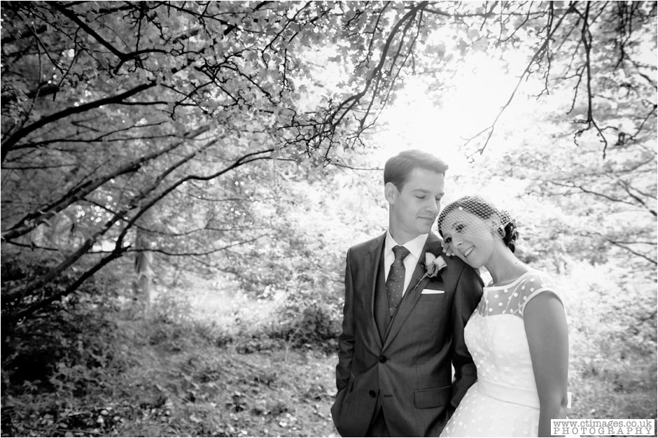 rivington-hall-barn-wedding-photographer-lancashire-weddings-female-photography-creative-photographers_0041