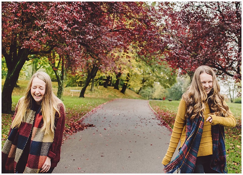 teenage-girls-autumn-photo.jpg
