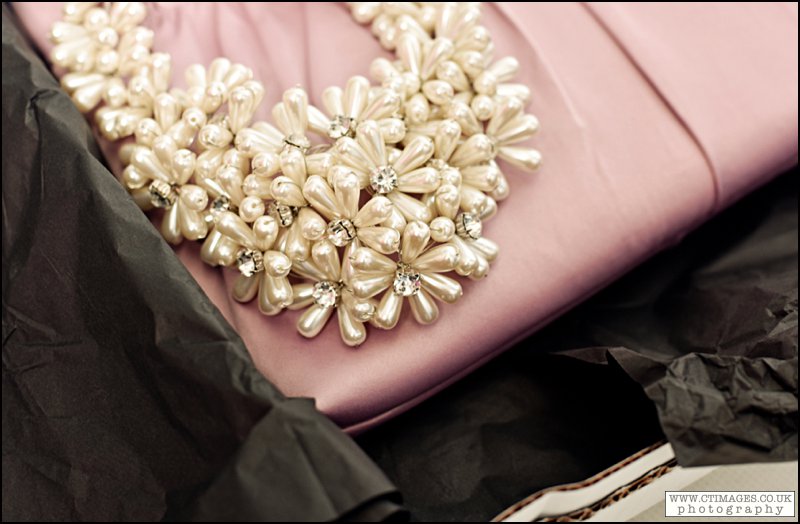 vintage-bridal-hair-make-up-inspiration-styled-magazine-photography-shoot-behind-the-scenes_0016.jpg