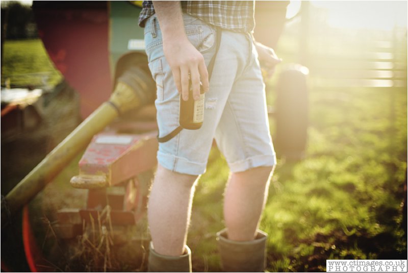 vintage-photos-country-farm-engagement-photography-land-girl-style-33.jpg engagement photography,english country engagement,farm engagement,land girl style,photography,vintage,vintage engagement,vintage photos,